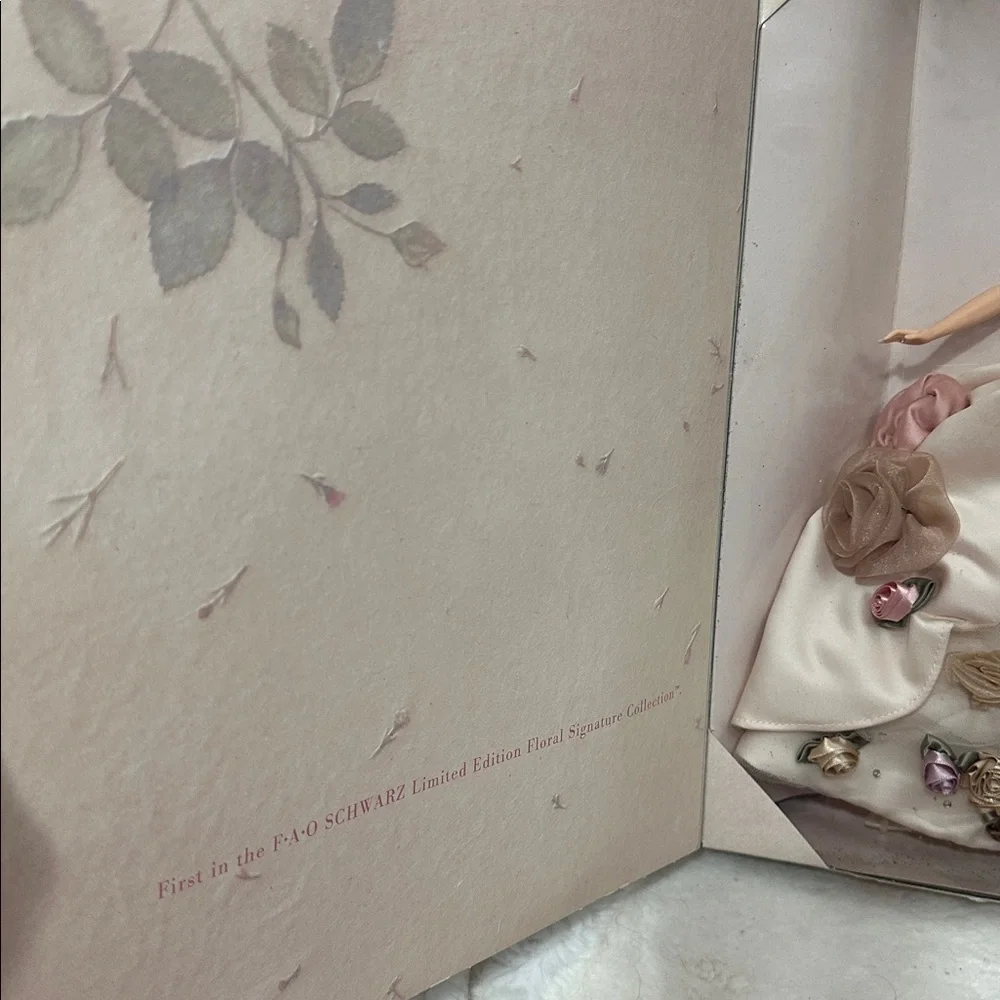 Antique Rose Barbie limited edition 1996 - Picture 3 of 3